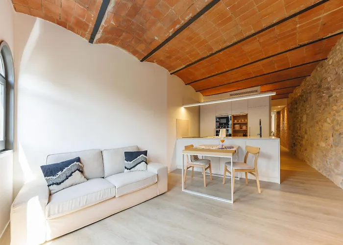 Bravissimo Ballesteries Onyar View, Monthly